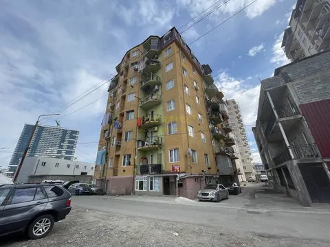 Новый Жилой дом у стадиона регби. Квартиры с видом на город и на горы.