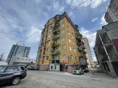 Новый Жилой дом у стадиона регби. Квартиры с видом на город и на горы.