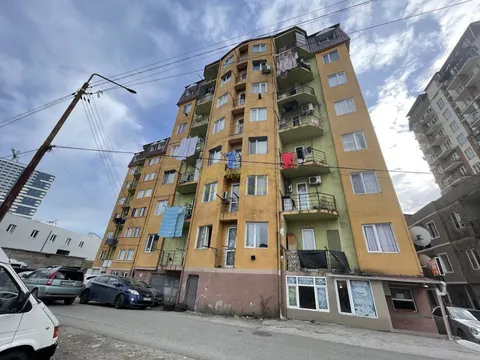Новый Жилой дом у стадиона регби. Квартиры с видом на город и на горы.
