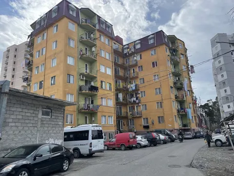 Новый Жилой дом у стадиона регби. Квартиры с видом на город и на горы.