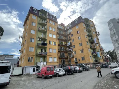 Новый Жилой дом у стадиона регби. Квартиры с видом на город и на горы.