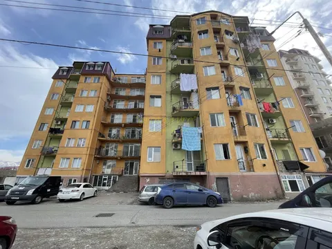 Новый Жилой дом у стадиона регби. Квартиры с видом на город и на горы.