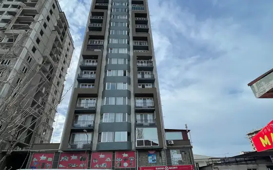 Новый 15 этажный жилой дом у оптового рынка. Квартиры с видом на город, на море и на горы на улице Агмашенебели.
