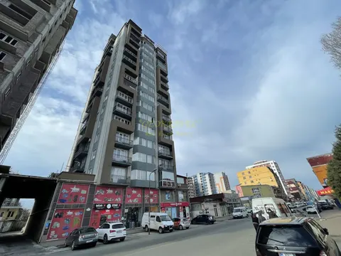 Новый 15 этажный жилой дом у оптового рынка. Квартиры с видом на город, на море и на горы на улице Агмашенебели.