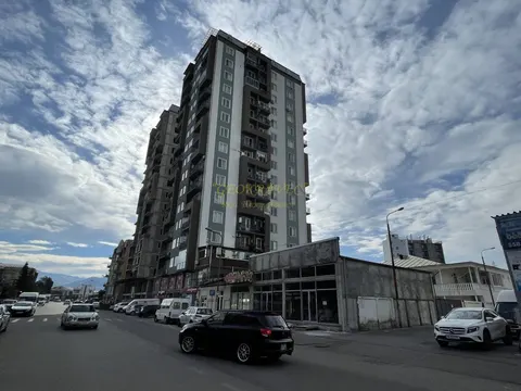 Новый 15 этажный жилой дом у оптового рынка. Квартиры с видом на город, на море и на горы на улице Агмашенебели.