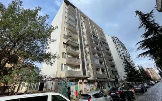 Новый жилой дом в центре города у моря. Квартиры у парка 6 мая и озера Нуригели.