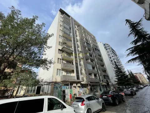 Новый жилой дом в центре города у моря. Квартиры у парка 6 мая и озера Нуригели.