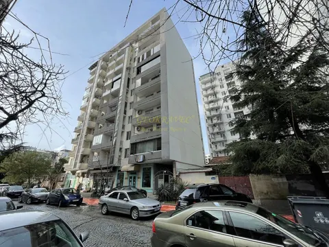 Новый жилой дом в центре города у моря. Квартиры у парка 6 мая и озера Нуригели.