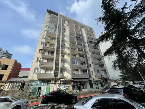Новый жилой дом в центре города у моря. Квартиры у парка 6 мая и озера Нуригели.