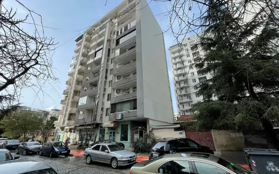 Новый жилой дом в центре города у моря. Квартиры у парка 6 мая и озера Нуригели.