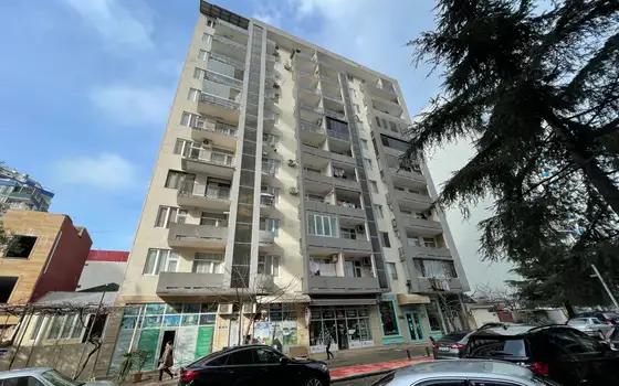 Новый жилой дом в центре города у моря. Квартиры у парка 6 мая и озера Нуригели.