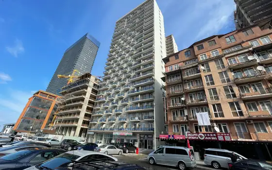 Новый 24-26 этажный жилой дом гостиничного типа ,,Айси Батуми" у моря в Батуми. Квартиры с видом на море и на город. Бат