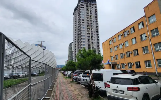 Новый 24 этажный жилой дом у футбольного стадиона. Квартиры с видом на стадион и на море. Батуми.