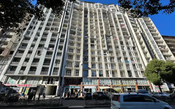 Жилой дом у моря на улице Абусеридзе. Квартиры в Батуми. Грузия.