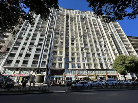 Жилой дом у моря на улице Абусеридзе. Квартиры в Батуми. Грузия.