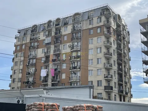 Новый Жилой дом у стадиона регби. Квартиры с видом на город и на горы.
