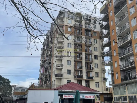Новый Жилой дом у стадиона регби. Квартиры с видом на город и на горы.