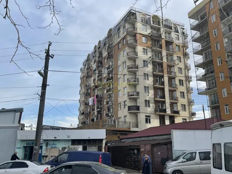 Новый Жилой дом у стадиона регби. Квартиры с видом на город и на горы.