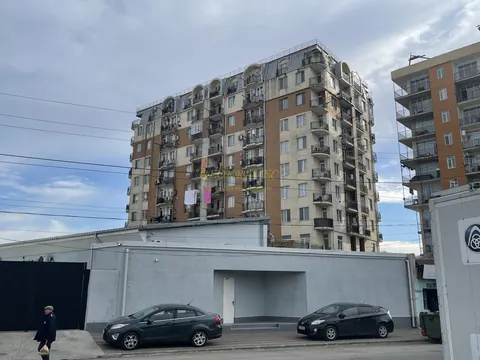 Новый Жилой дом у стадиона регби. Квартиры с видом на город и на горы.