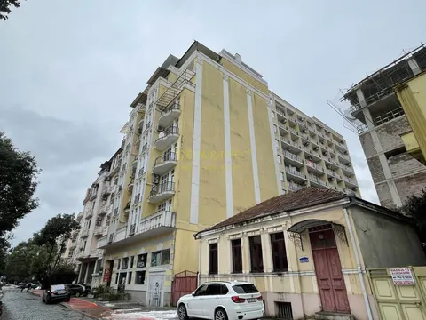 Новый дом ,, DS Важа-Пшавелав" центре города на улице Важа Пшавела в старом Батуми. Квартиры у Шератона.