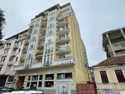 Новый дом ,, DS Важа-Пшавелав" центре города на улице Важа Пшавела в старом Батуми. Квартиры у Шератона.