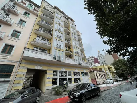 Новый дом ,, DS Важа-Пшавелав" центре города на улице Важа Пшавела в старом Батуми. Квартиры у Шератона.