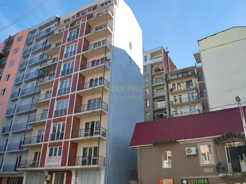 Новый 10 этажный жилой дом в центре города. Квартиры на улице Царя Парнаваза.