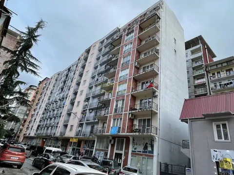 Новый 10 этажный жилой дом в центре города. Квартиры на улице Царя Парнаваза.