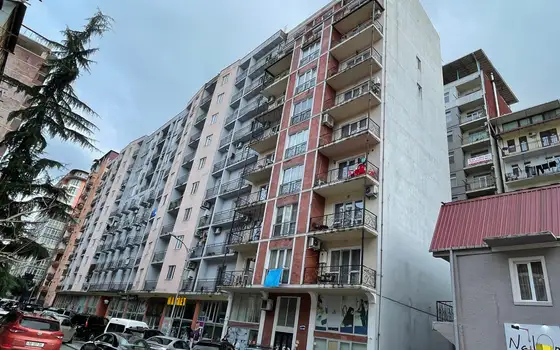 Новый 10 этажный жилой дом в центре города. Квартиры на улице Царя Парнаваза.