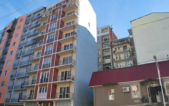 Новый 10 этажный жилой дом в центре города. Квартиры на улице Царя Парнаваза.