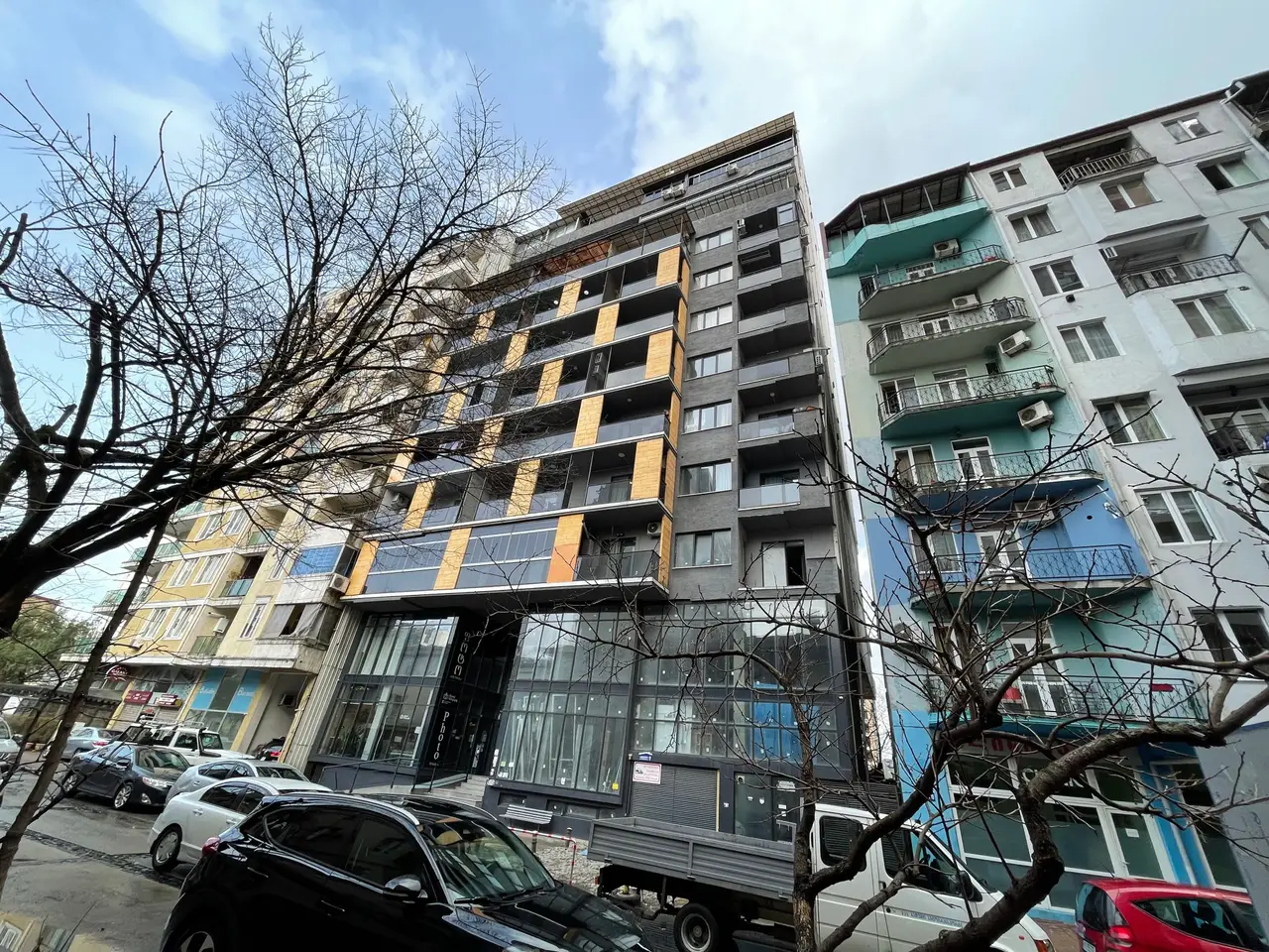 Новый дом на улице Селима Химшиашвили в центре города. Квартиры в новом доме.