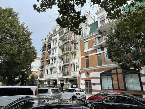 Новый 7 этажный жилой дом в центре города. Квартиры на ул. Лука Асатиани. .