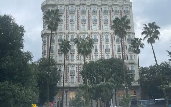 Апартаменты в новом доме в центре города у Шератона. Апартаменты у моря с видом на Батумский бульвар.