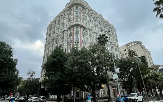 Апартаменты в новом доме в центре города у Шератона. Апартаменты у моря с видом на Батумский бульвар.
