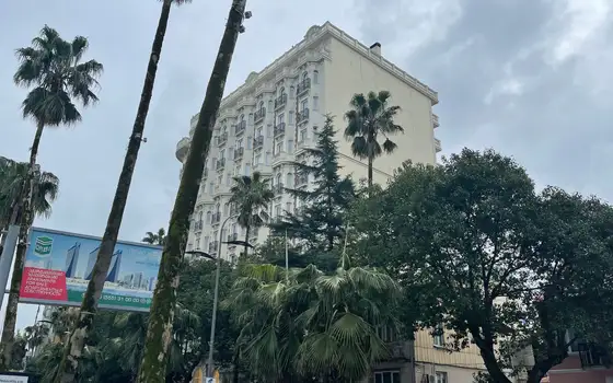 Апартаменты в новом доме в центре города у Шератона. Апартаменты у моря с видом на Батумский бульвар.