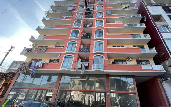 Новый жилой дом в центре старого города у Кафедрального собора. Квартиры с видом на город и на горы
