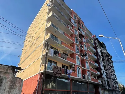 Новый жилой дом в центре старого города у Кафедрального собора. Квартиры с видом на город и на горы