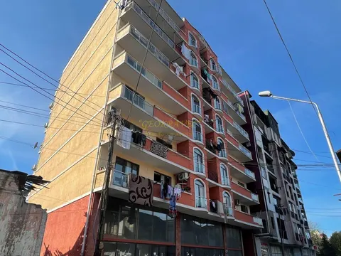 Новый жилой дом в центре старого города у Кафедрального собора. Квартиры с видом на город и на горы
