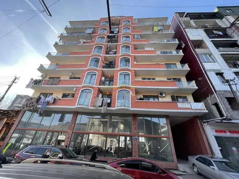 Новый жилой дом в центре старого города у Кафедрального собора. Квартиры с видом на город и на горы