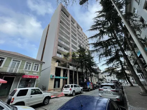 11- этажный новый жилой дом в центре города на ул. Царя Парнаваза угол Меликишвили в Батуми.