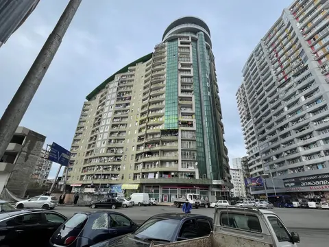 Новый жилой дом на ул. Кобаладзе у моря. квартиры с видом на море и на горы.