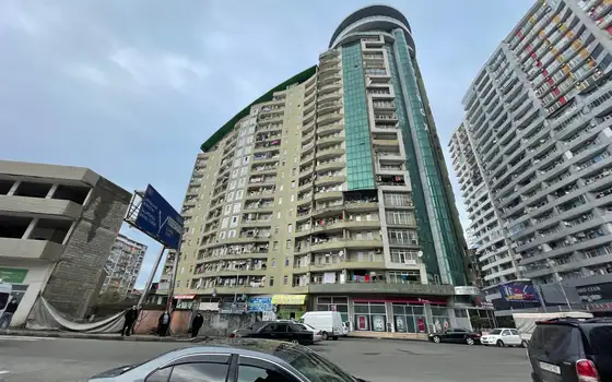 Новый жилой дом на ул. Кобаладзе у моря. квартиры с видом на море и на горы.