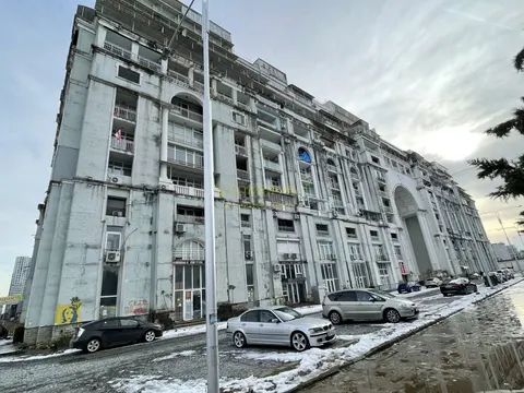Новый 13 этажный жилой дом у танцующих фонтанов с видом на море и на город.