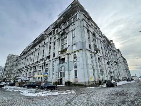Новый 13 этажный жилой дом у танцующих фонтанов с видом на море и на город.