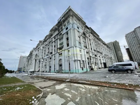 Новый 13 этажный жилой дом у танцующих фонтанов с видом на море и на город.