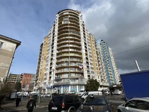 Новый дом на улице Лермонтова. Квартиры с видом на море, на город и на горы.