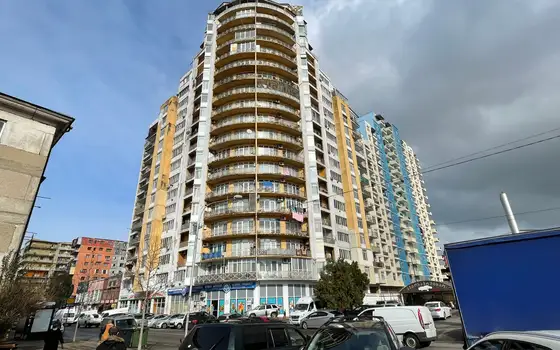 Новый дом на улице Лермонтова. Квартиры с видом на море, на город и на горы.