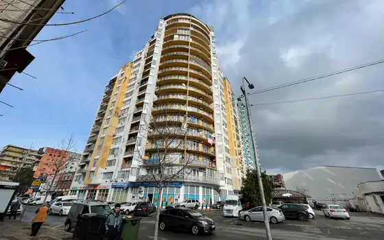 Новый дом на улице Лермонтова. Квартиры с видом на море, на город и на горы.