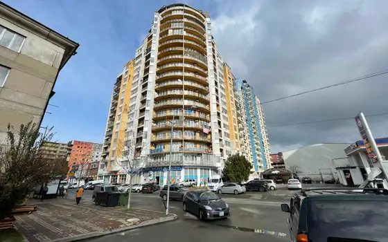 Новый дом на улице Лермонтова. Квартиры с видом на море, на город и на горы.