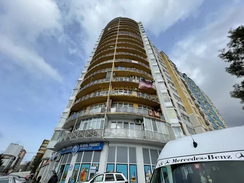 Новый дом на улице Лермонтова. Квартиры с видом на море, на город и на горы.
